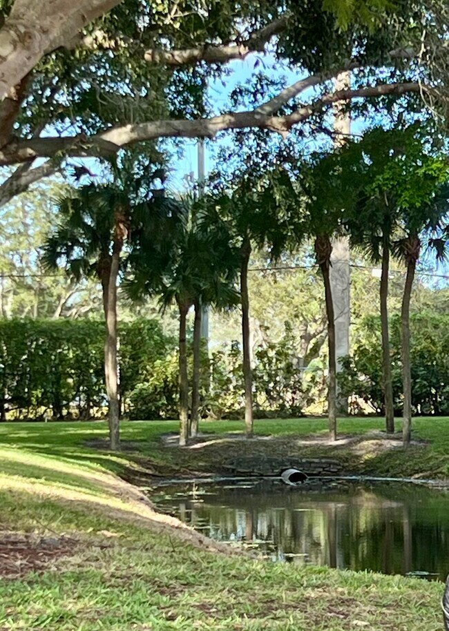 Building Photo - 150 Burgandy Way