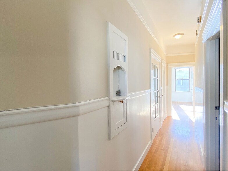 Building Photo - 527 Union St