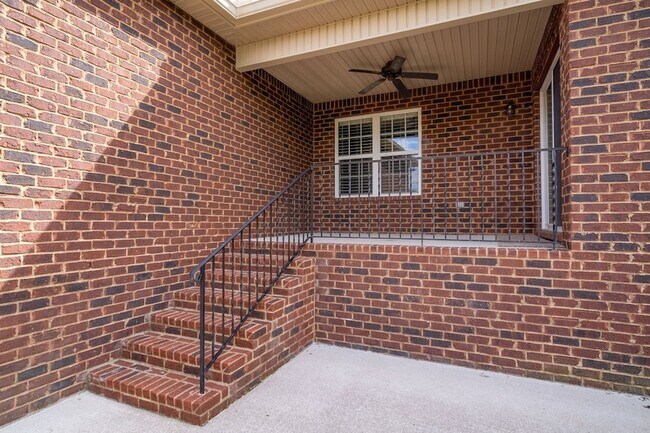 Building Photo - 176 Longspur Dr