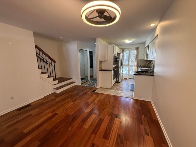 Building Photo - 1082 Greenhills Dr