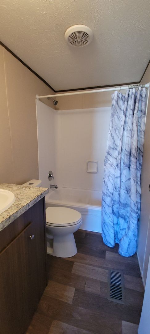 Building Photo - Very nice 3 bedroom/2 bath mobile home in ...