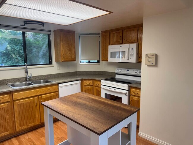 Building Photo - 480 North Wall Street-C101