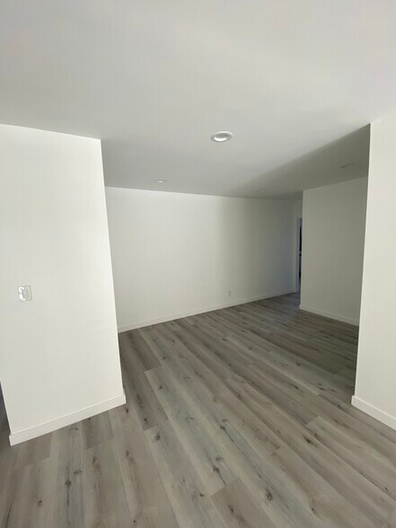 Building Photo - 1330 N Sweetzer Ave