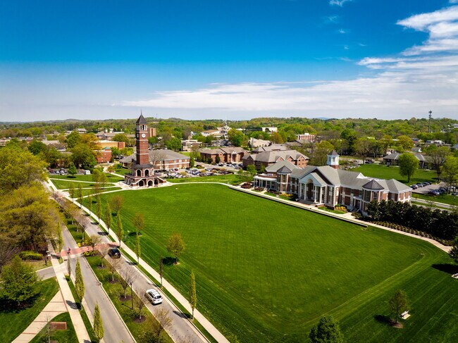 Building Photo - 631 NE Bellingham Dr