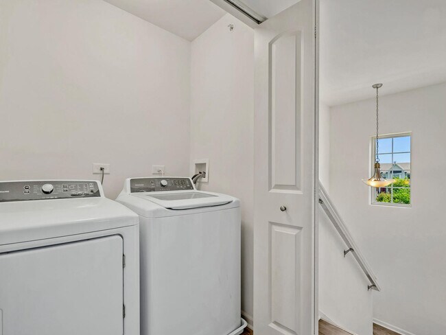 Building Photo - 1464 Lake Ridge Ct