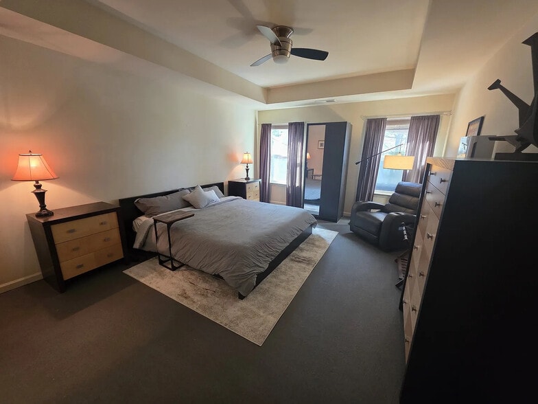 Building Photo - Room in House on Katielee Cove