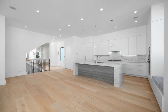 Building Photo - 1074 Filbert St