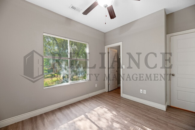 Building Photo - 5507 S Victoria St