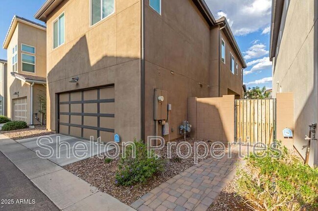 Building Photo - 1310 N Zane Dr