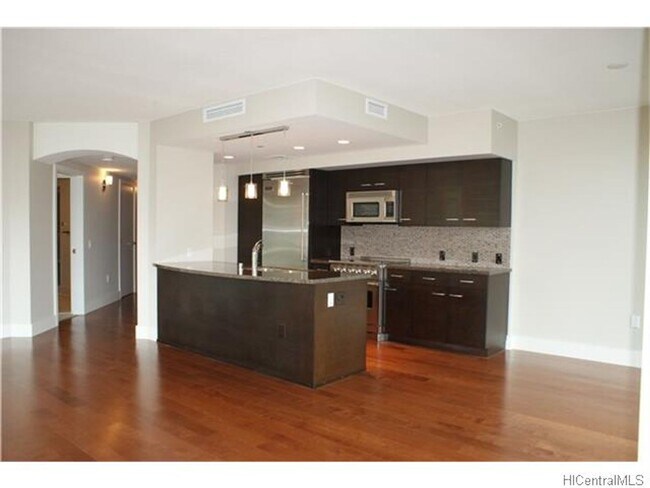 Building Photo - Allure Waikiki - 2 bedroom, 2 bath with 1 ...
