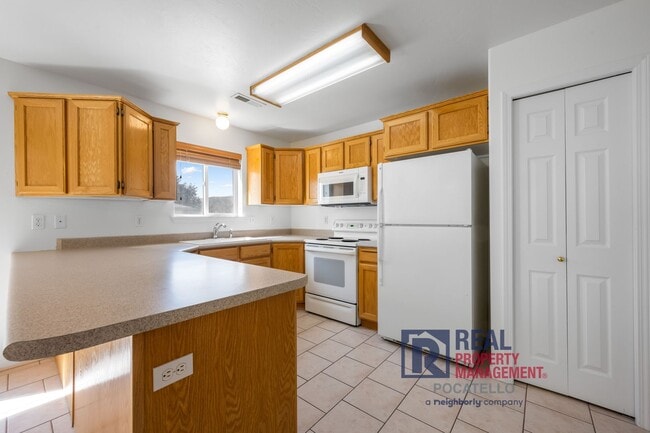 Building Photo - 4330 Henderson Ln