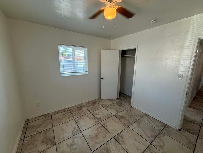 Building Photo - 4634 E Montecito St