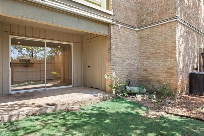 Building Photo - 620 S 1st St