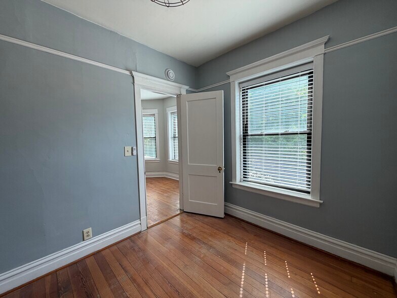 Building Photo - 4335 N Damen Ave