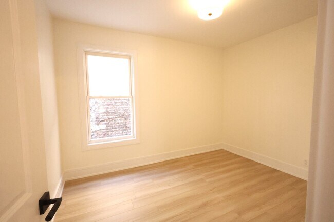 Building Photo - 4436 N Bernard St