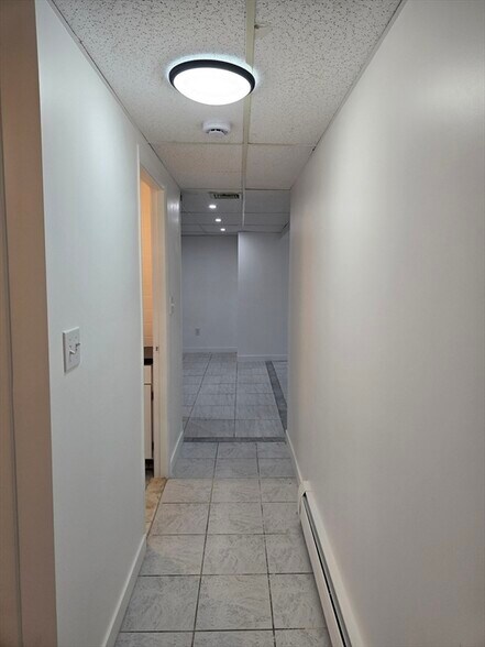 Building Photo - 22 Conant St