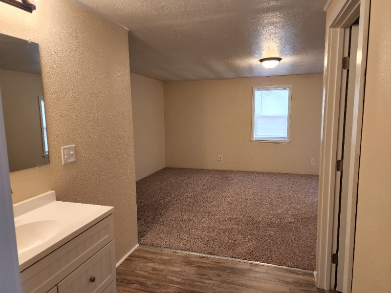 Building Photo - 407 W Jefferson St