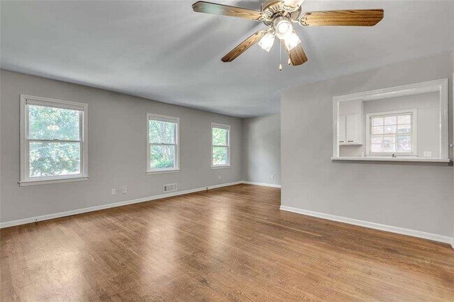 Building Photo - 799 Marstevan Dr NE