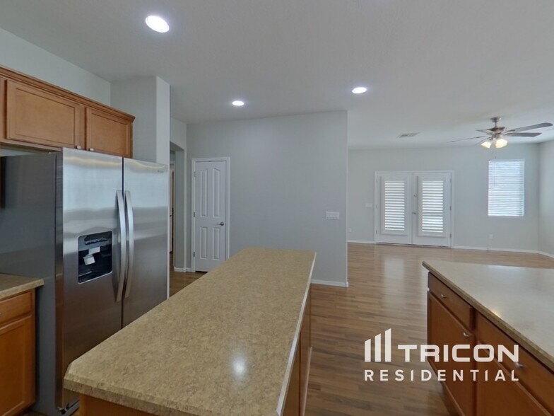 Building Photo - 36331 W Vera Cruz Dr