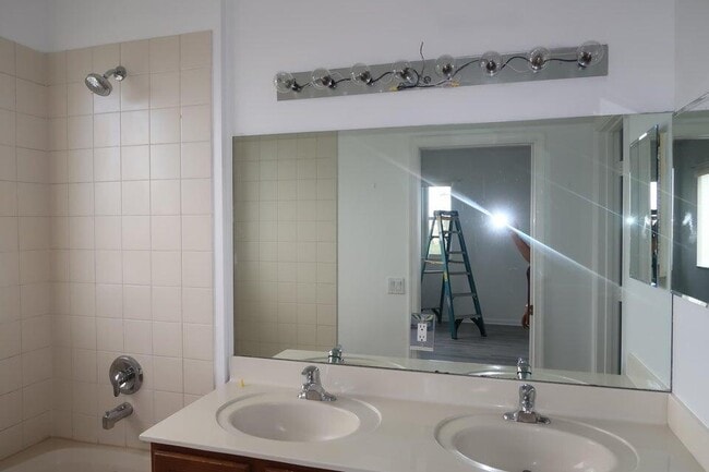 Building Photo - 3030 Laurel Ridge Cir