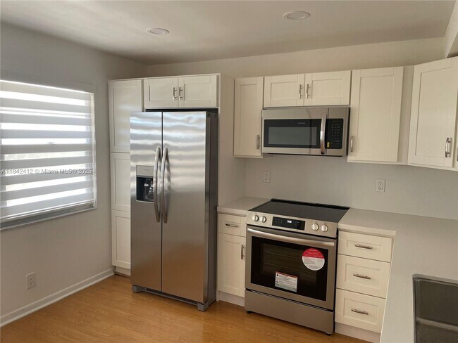 Building Photo - 2103 Lucaya Bend