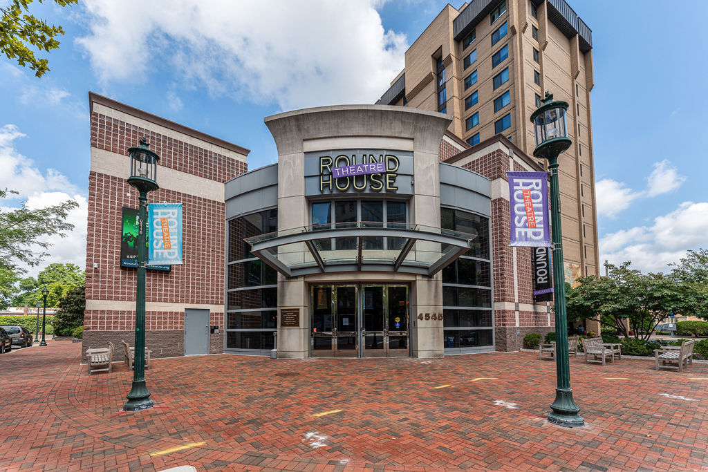 Round House Theater close by! - 4242 East West Hwy