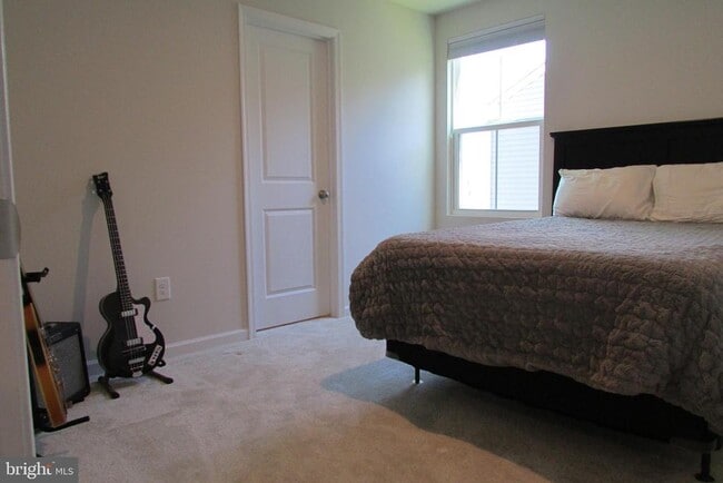 Building Photo - 30155 Creekview Cir