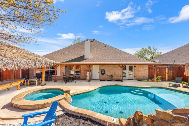 Building Photo - 324 Woodcrest Dr