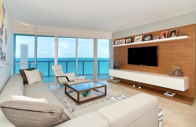 Primary Photo - 17001 Collins Ave