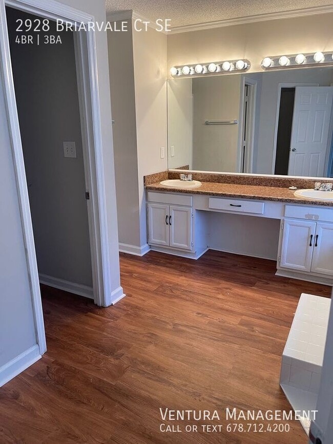 Building Photo - 2928 Briarvale Ct SE