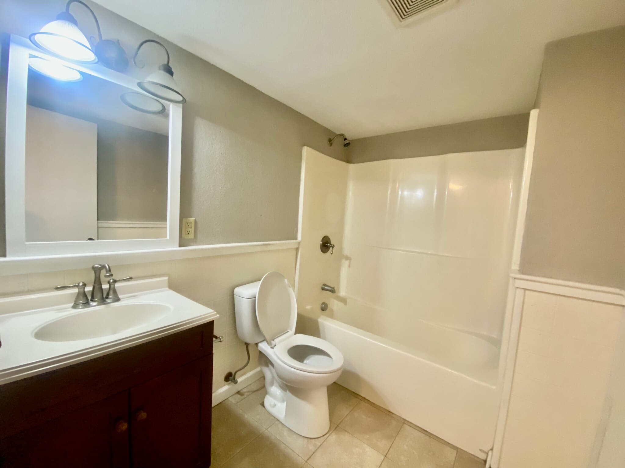 Building Photo - 164 W Wall St