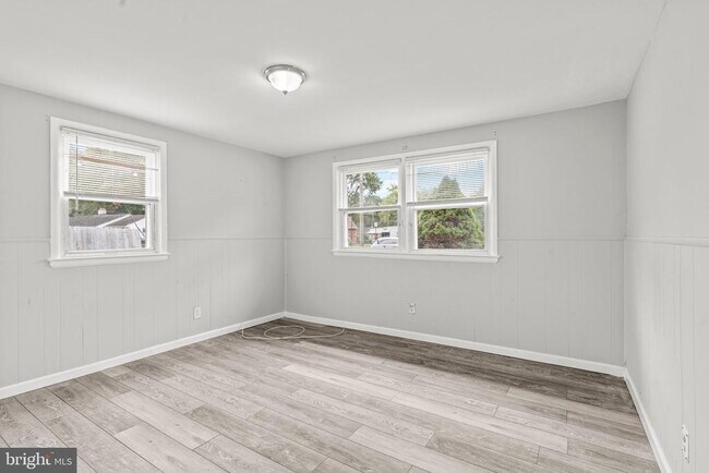 Building Photo - 176 Lemmon Ave