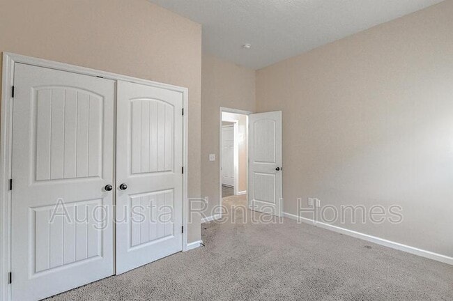 Building Photo - 1328 Royal Oak St