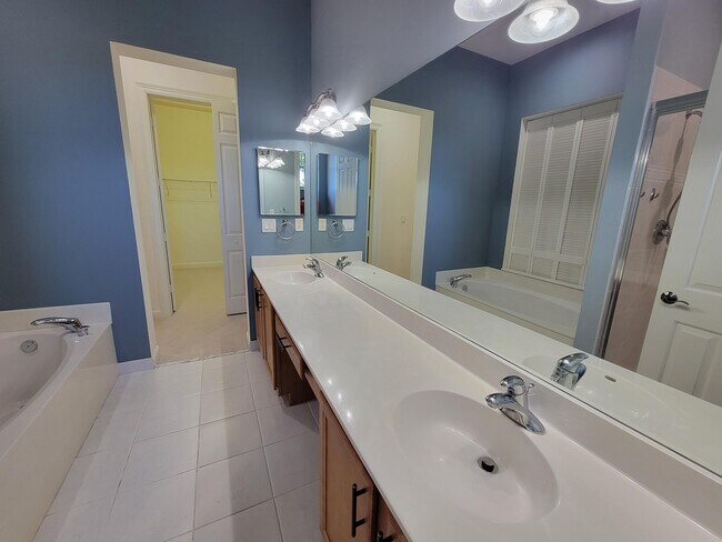 Building Photo - 685 Pacific Grove Dr