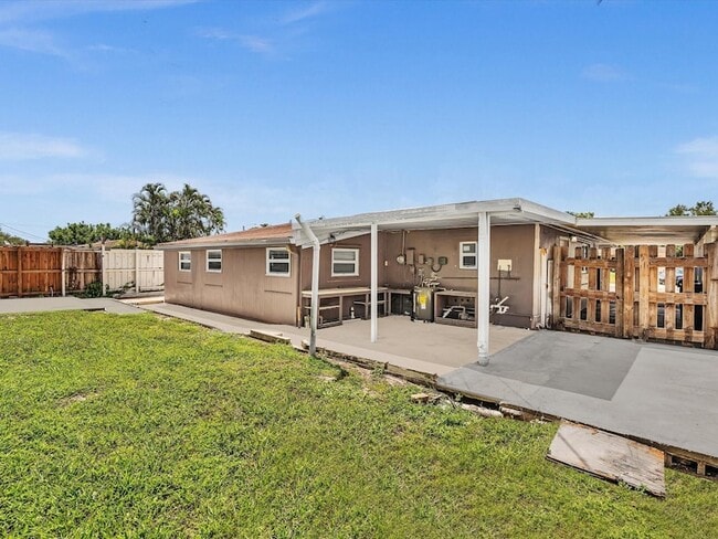 Building Photo - 6661 Meade St