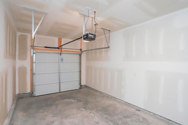Building Photo - 250 Hazel Ln