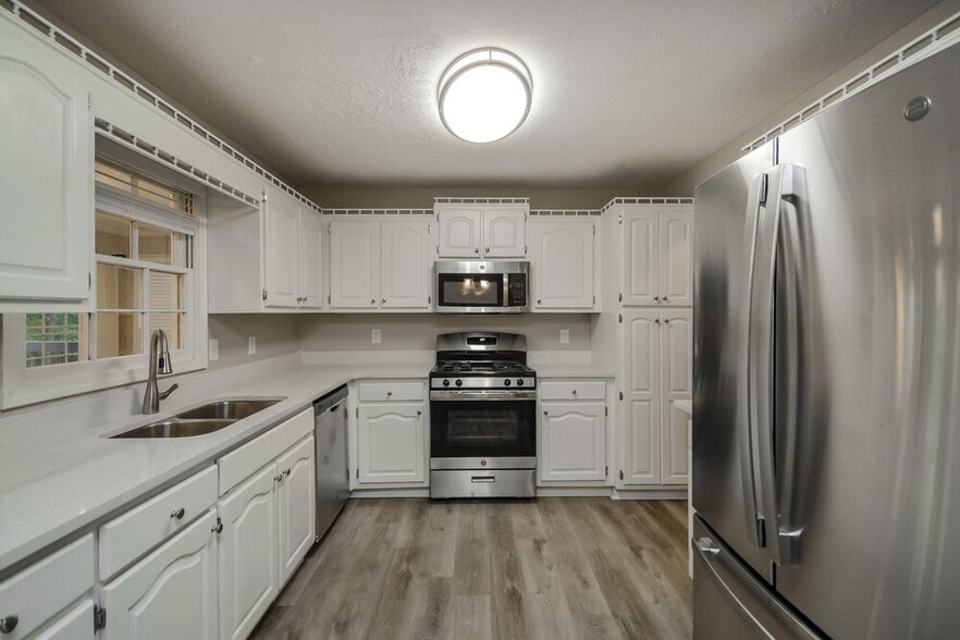 Building Photo - 9245 Tara Dr SW