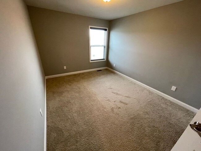 Building Photo - Large Home East Jefferson For Rent