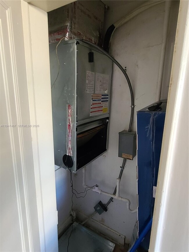 Building Photo - 900 16th St