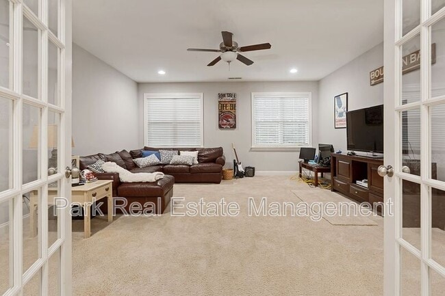 Building Photo - 215 Harrison Pond Dr