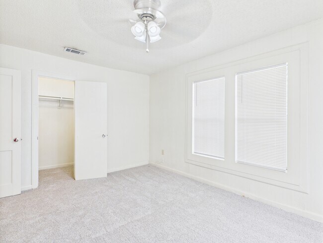 Building Photo - 2702 Cavitt Ave