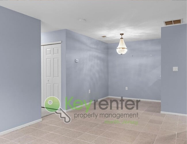 Building Photo - Ground-Floor 2BR/2BA in Desirable Franklin Crossing – Mahwah