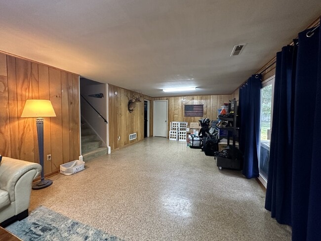Building Photo - Bright Annandale Home with Screened Porch and Prime Access
