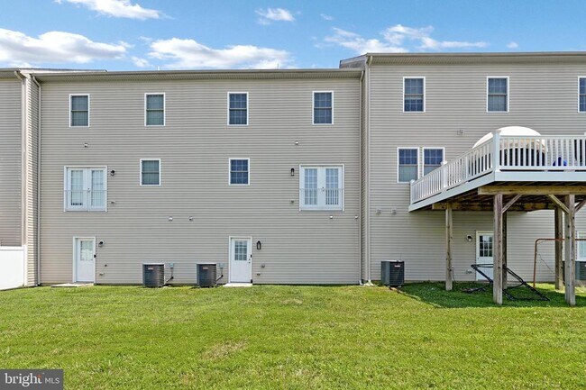 Building Photo - 947 Rye Dr