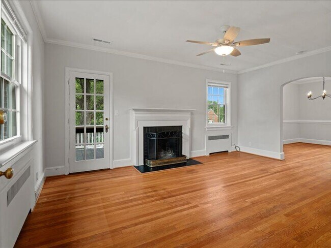Building Photo - 4416 Bromley Ln