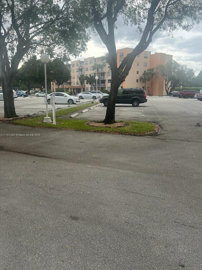 Building Photo - 500 Executive Center Dr