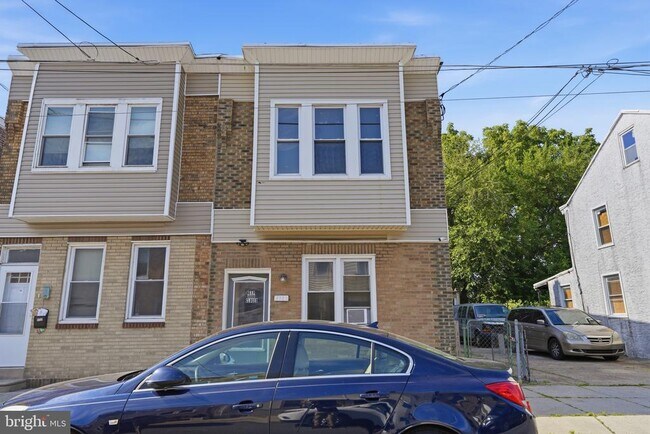 Building Photo - 4721-23 Melrose St