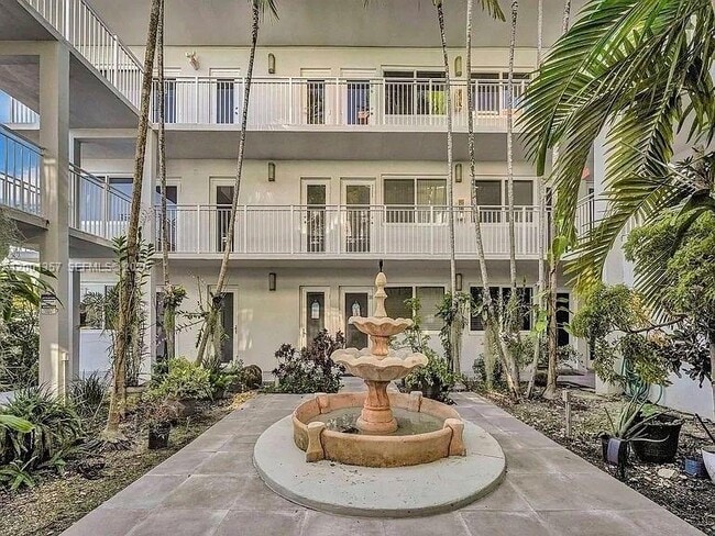 Building Photo - 2430 NE 135th St