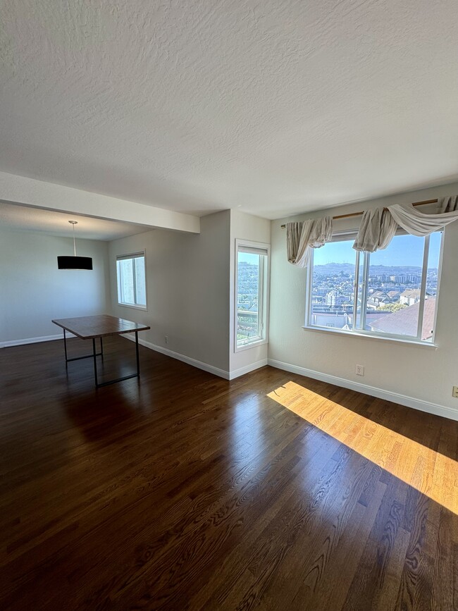 Building Photo - 137 Saint Marys Ave