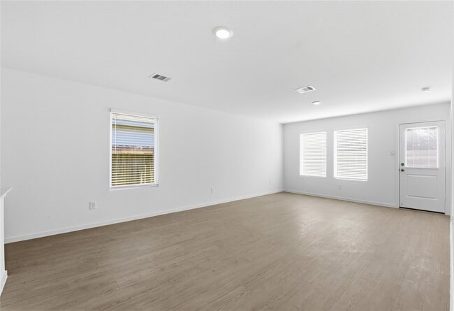 Building Photo - 2631 Lantana Spring Rd